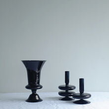 Chargement de l&#39;image dans la visionneuse de la galerie, Vase soliflore noir et chandelier
