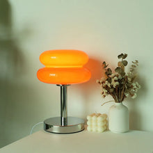Chargement de l&#39;image dans la visionneuse de la galerie, Lampe rétro orange allumée
