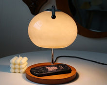 Chargement de l&#39;image dans la visionneuse de la galerie, Lampe de chevet rétro blanche
