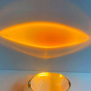 Lumière orange d'une lampe led projection plafond