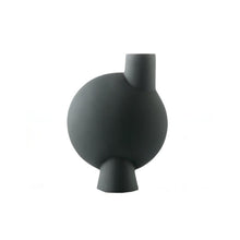 Chargement de l&#39;image dans la visionneuse de la galerie, Vase contemporain en céramique noir
