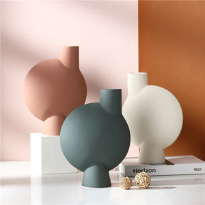 Vase minimaliste en céramique de style contemporain