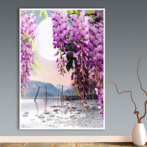 Tableau floral avec de la glycine violette