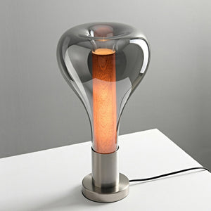 Une lampe de table design en verre fumé avec tube orange