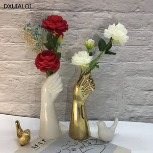 Vases en forme de main  blancs et dorés