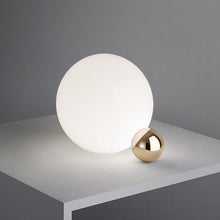 Chargement de l&#39;image dans la visionneuse de la galerie, Lampe boule design
