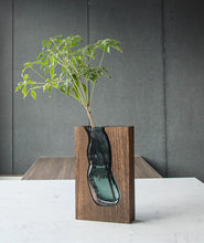 Chargement de l&#39;image dans la visionneuse de la galerie, Vase en bois design
