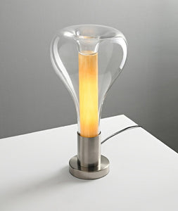 Une lampe de table design en verre style minimaliste
