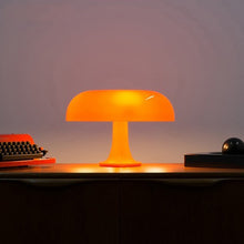 Chargement de l&#39;image dans la visionneuse de la galerie, Lampe champignon à poser orange allumée

