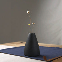 Chargement de l&#39;image dans la visionneuse de la galerie, Vase céramique noir
