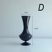Chargement de l&#39;image dans la visionneuse de la galerie, Vase soliflore noir 11 x 23 cm
