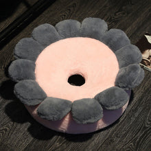 Chargement de l&#39;image dans la visionneuse de la galerie, Coussin de sol doux rose et gris
